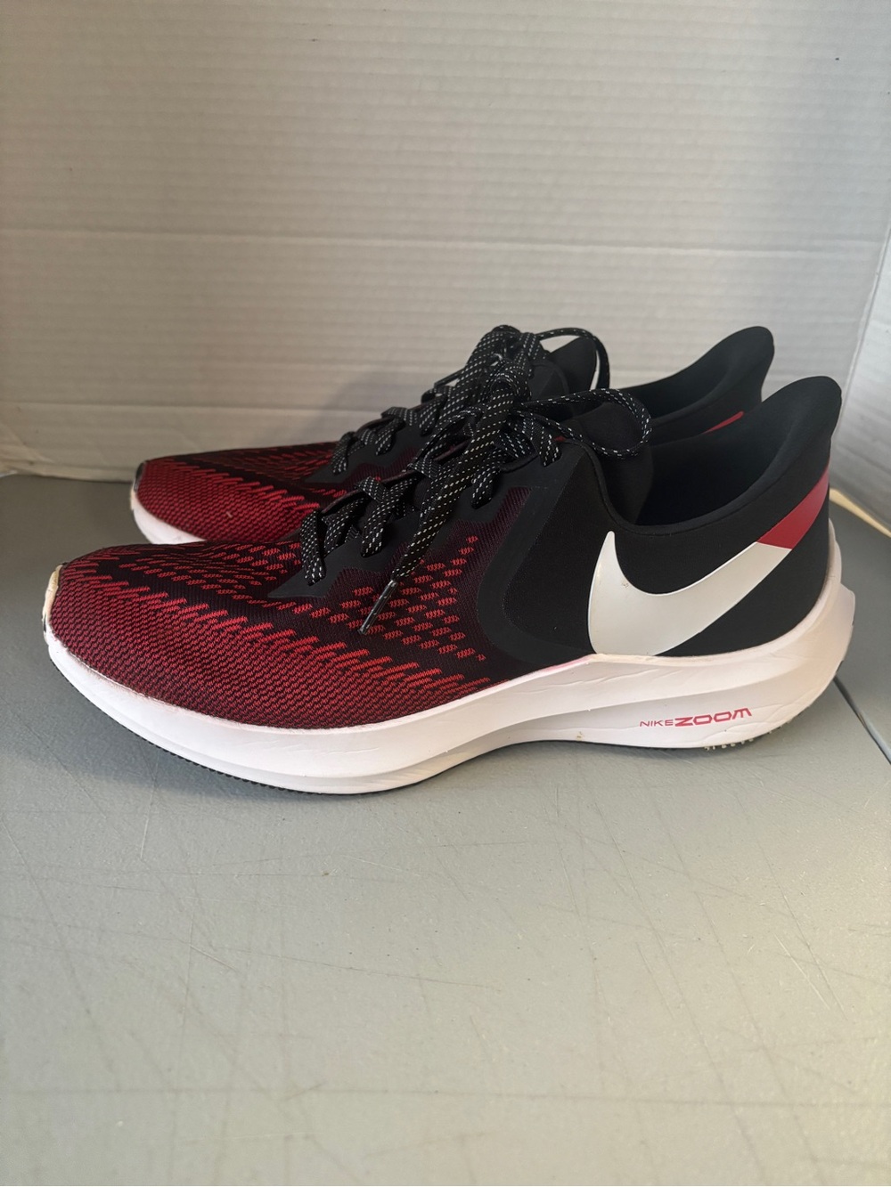 Nike Zoom Winflo Men’s US 10 Running Athletic Sneaker Red Black